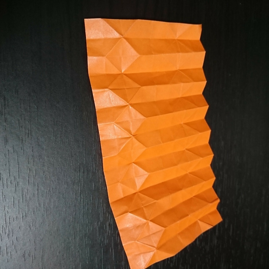 製作途中の折り紙